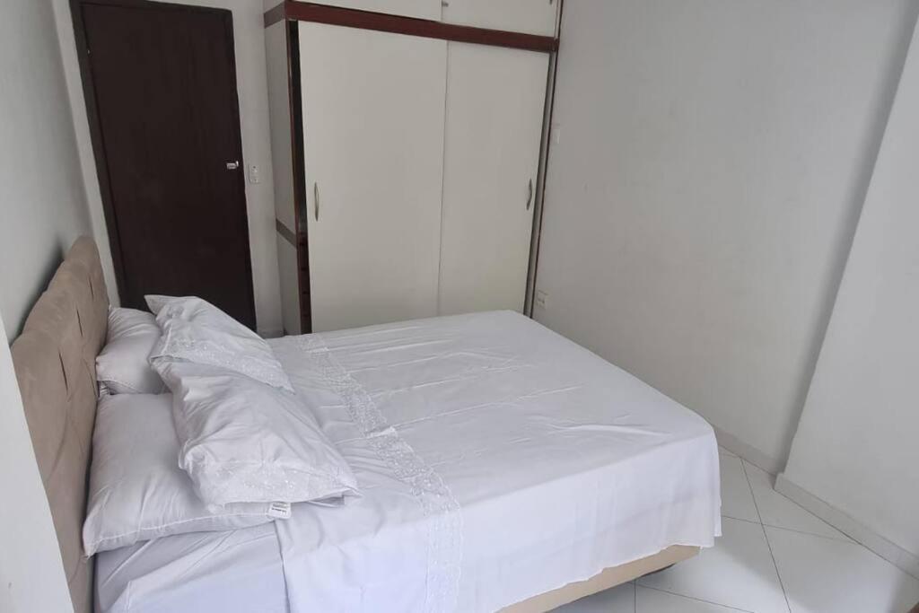 Quarto E Sala A Uma Quadra Da Praia Copacabana Posto 02 Rio de Janeiro Esterno foto